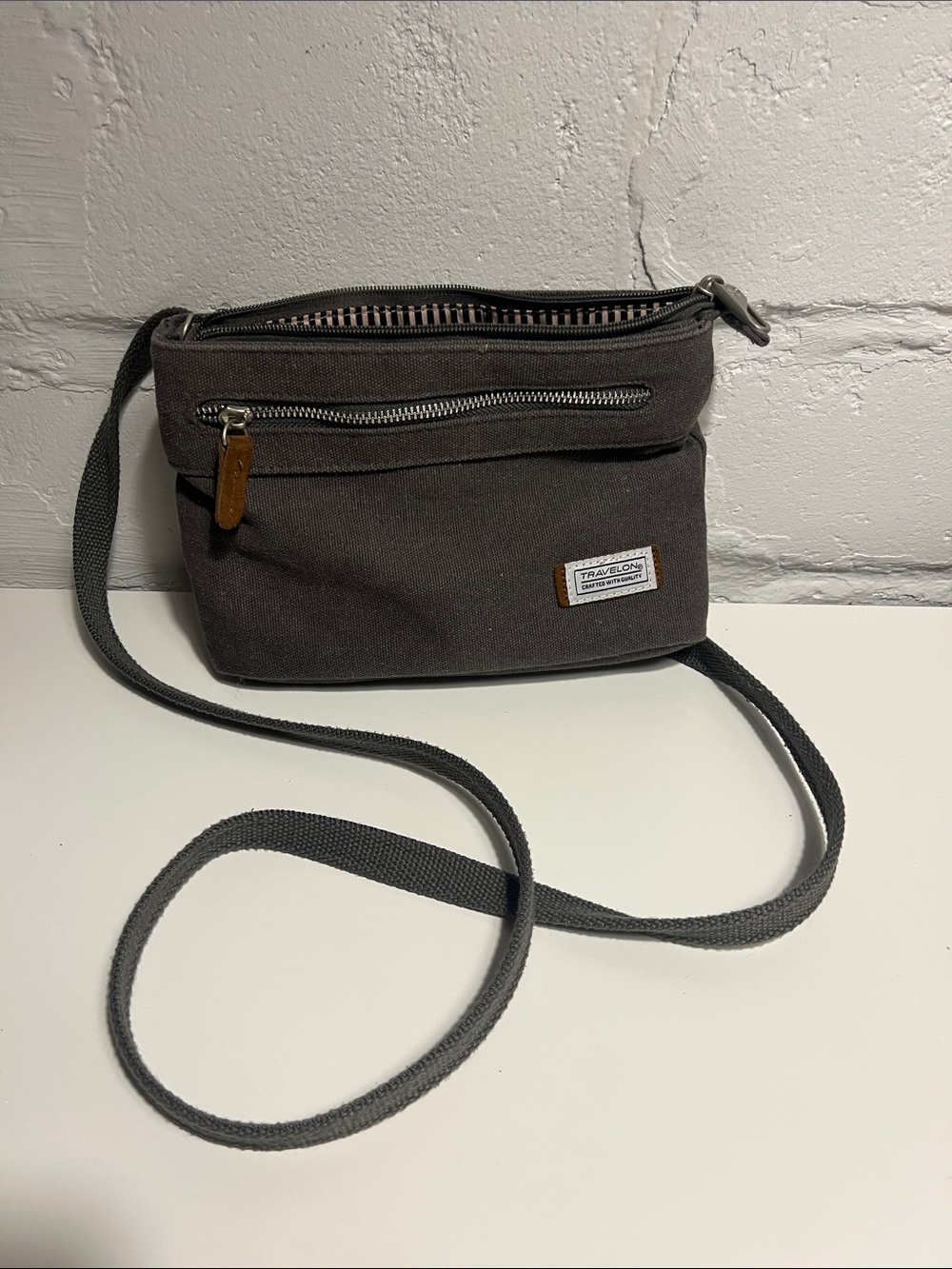 Travelon crossbody gray - Picture 2 of 5